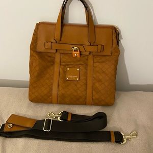 NWT Henri Bendel brown bag w/shoulder strap. Print nylon with leather trim.